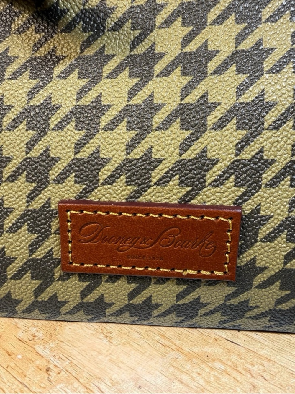 Dooney & Bourke Houndstooth Zip Pouch / Wristlet Cosmetic Bag 💼 - Picture 2 of 10